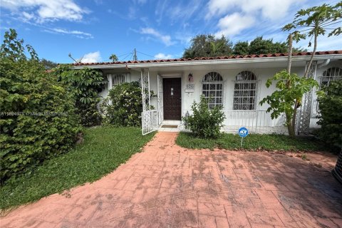 House in Miami, Florida 3 bedrooms, 159.79 sq.m. № 2035192