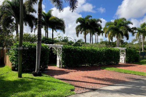 Commercial property in Wilton Manors, Florida 189.52 sq.m. № 2027813 - photo 2