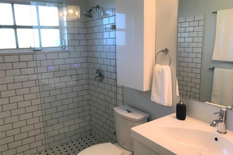 Commercial property in Wilton Manors, Florida 189.52 sq.m. № 2027813 - photo 24