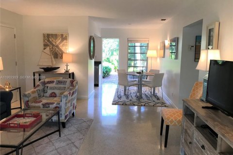 Commercial property in Wilton Manors, Florida 189.52 sq.m. № 2027813 - photo 14