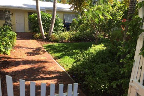 Commercial property in Wilton Manors, Florida 189.52 sq.m. № 2027813