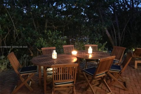 Commercial property in Wilton Manors, Florida 189.52 sq.m. № 2027813 - photo 27