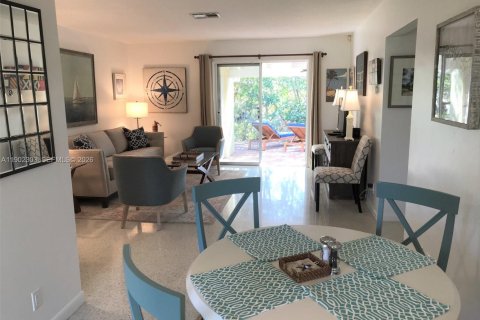 Commercial property in Wilton Manors, Florida 189.52 sq.m. № 2027813 - photo 11