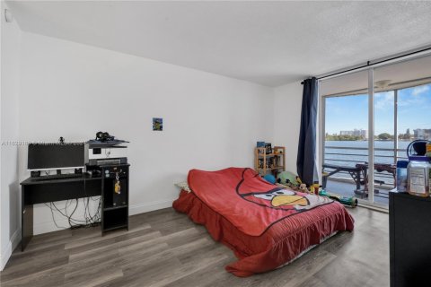 Condo in Miami, Florida, 1 bedroom  № 1745585 - photo 15