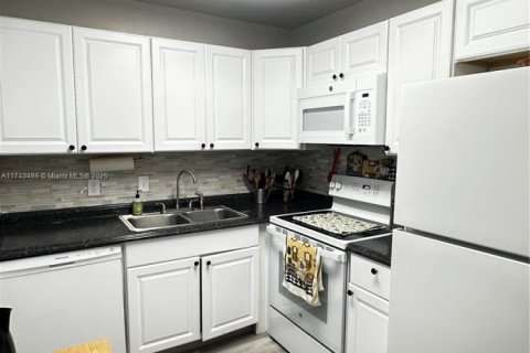 Купить кондоминиум в Уэст-Палм-Бич, Флорида 2 спальни, 74.14м2, № 1858552 - фото 4