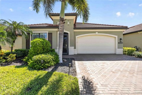 House in Venice, Florida 3 bedrooms, 221.66 sq.m. № 2299787