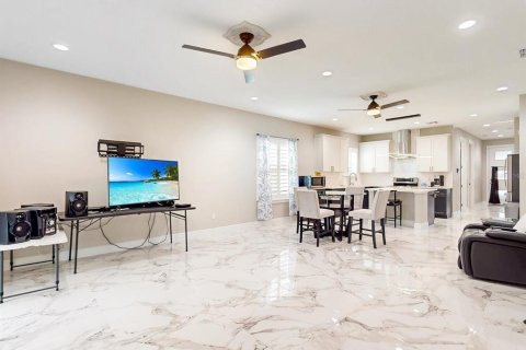 Casa en venta en Kissimmee, Florida, 4 dormitorios, 162.02 m2 № 1901994 - foto 11