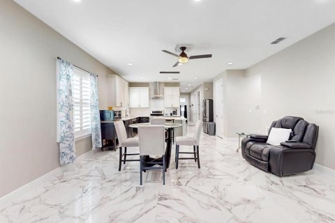 Casa en venta en Kissimmee, Florida, 4 dormitorios, 162.02 m2 № 1901994 - foto 10