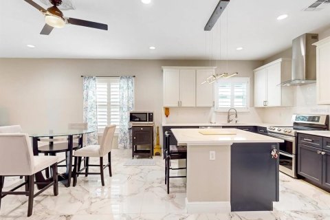 Casa en venta en Kissimmee, Florida, 4 dormitorios, 162.02 m2 № 1901994 - foto 8