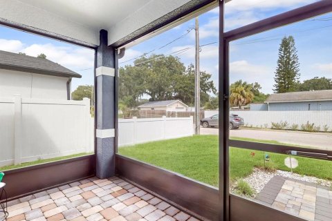 Casa en venta en Kissimmee, Florida, 4 dormitorios, 162.02 m2 № 1901994 - foto 3