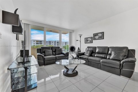 Condo in Miami, Florida, 2 bedrooms  № 1731246 - photo 3