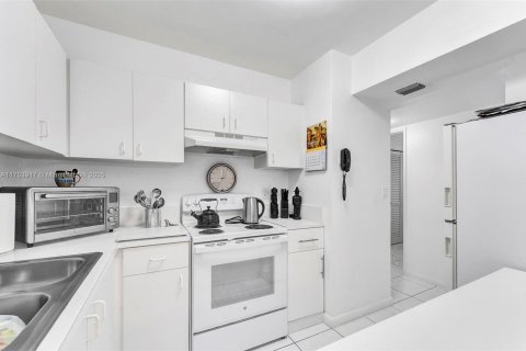 Condo in Miami, Florida, 2 bedrooms  № 1731246 - photo 21