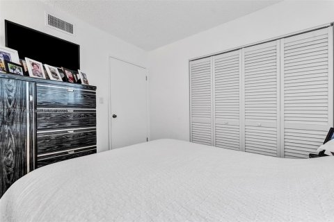 Condo in Miami, Florida, 2 bedrooms  № 1731246 - photo 9