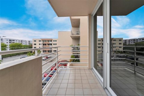 Condo in Miami, Florida, 2 bedrooms  № 1731246 - photo 28