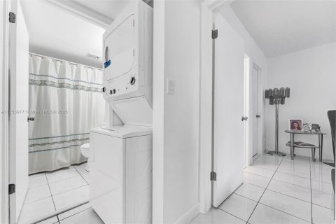 Condo in Miami, Florida, 2 bedrooms  № 1731246 - photo 23