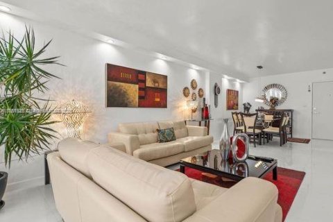Condo in Aventura, Florida, 2 bedrooms  № 1891814 - photo 4