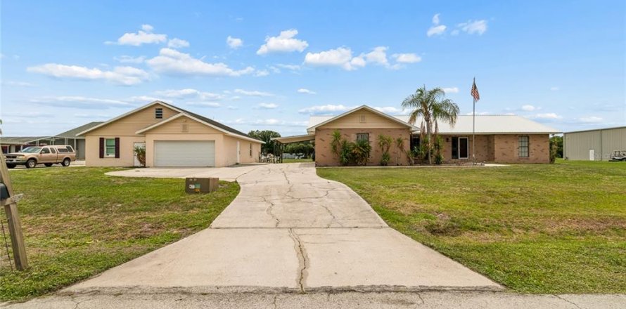 Villa ou maison à Mulberry, Floride 4 chambres, 172.05 m2 № 2132403