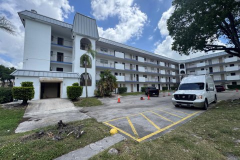 Copropriété à vendre à Lauderhill, Floride: 2 chambres, 120.77 m2 № 2146653 - photo 2