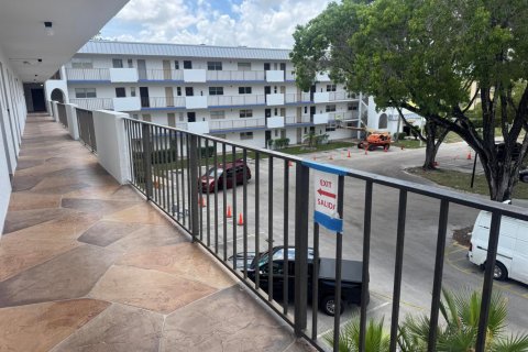 Copropriété à vendre à Lauderhill, Floride: 2 chambres, 120.77 m2 № 2146653 - photo 3