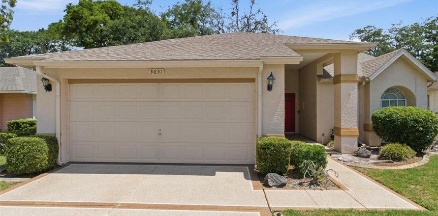Casa en New Port Richey, Florida 3 dormitorios, 144.74 m2 № 2157975
