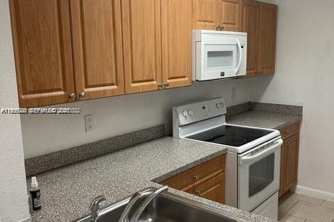 Снять в аренду кондоминиум в Хайалиа, Флорида 2 спальни, 69.68м2, № 2011651 - фото 2