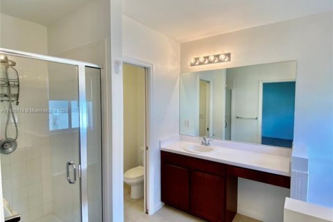 Снять в аренду таунхаус в Майами-Гарденс, Флорида 3 спальни, 147.62м2, № 1956103 - фото 18