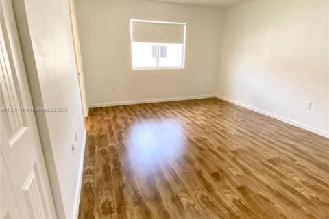 Снять в аренду таунхаус в Майами-Гарденс, Флорида 3 спальни, 147.62м2, № 1956103 - фото 12