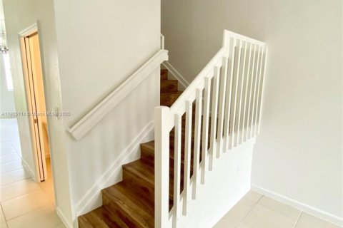 Снять в аренду таунхаус в Майами-Гарденс, Флорида 3 спальни, 147.62м2, № 1956103 - фото 9