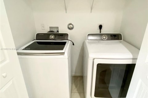 Снять в аренду таунхаус в Майами-Гарденс, Флорида 3 спальни, 147.62м2, № 1956103 - фото 11