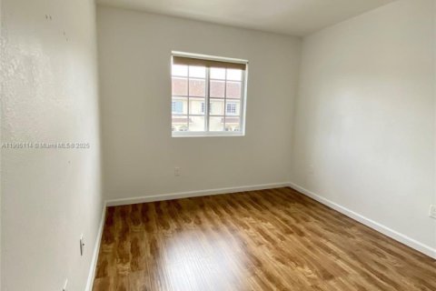 Снять в аренду таунхаус в Майами-Гарденс, Флорида 3 спальни, 147.62м2, № 1956103 - фото 15