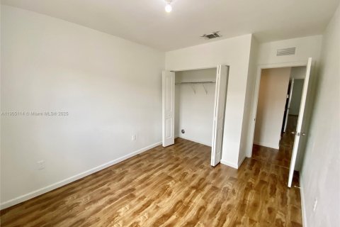 Снять в аренду таунхаус в Майами-Гарденс, Флорида 3 спальни, 147.62м2, № 1956103 - фото 13