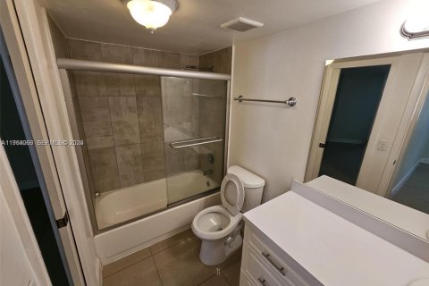 Condominio en alquiler en Miami, Florida, 1 dormitorio, 73.95 m2 № 2029867 - foto 9