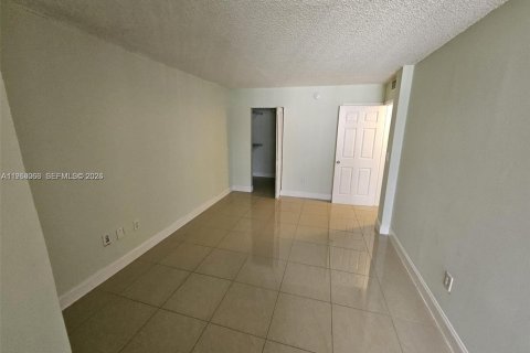 Condominio en alquiler en Miami, Florida, 1 dormitorio, 73.95 m2 № 2029867 - foto 4