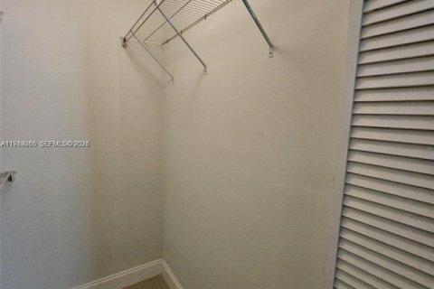 Condominio en alquiler en Miami, Florida, 1 dormitorio, 73.95 m2 № 2029867 - foto 14