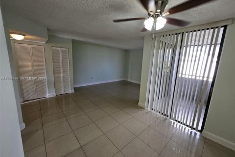Condominio en alquiler en Miami, Florida, 1 dormitorio, 73.95 m2 № 2029867 - foto 5