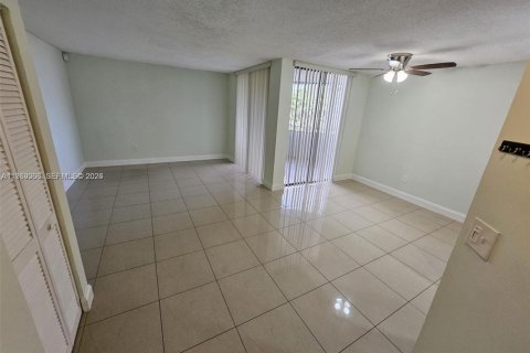 Condominio en alquiler en Miami, Florida, 1 dormitorio, 73.95 m2 № 2029867 - foto 2