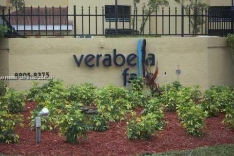 Condominio en Miami, Florida, 1 dormitorio  № 2029867