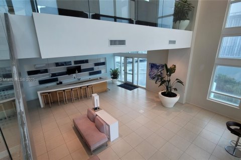 Condo in Miami, Florida, 1 bedroom  № 2021730 - photo 21