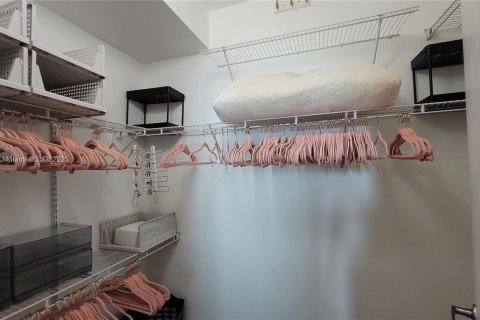 Condo in Miami, Florida, 1 bedroom  № 2021730 - photo 13