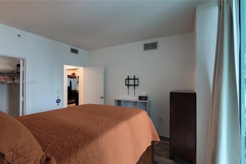 Condo in Miami, Florida, 1 bedroom  № 2021730 - photo 11