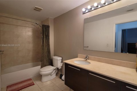 Condo in Miami, Florida, 1 bedroom  № 2021730 - photo 12