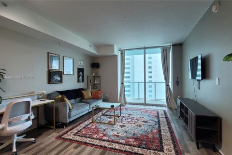 Condo in Miami, Florida, 1 bedroom  № 2021730 - photo 5