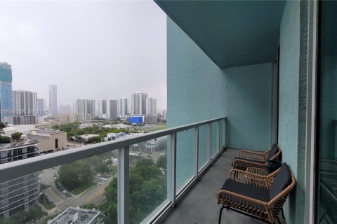 Condo in Miami, Florida, 1 bedroom  № 2021730 - photo 15
