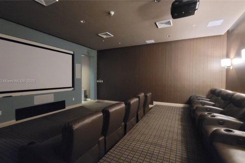 Condo in Miami, Florida, 1 bedroom  № 2021730 - photo 23