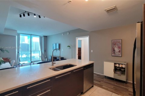 Condo in Miami, Florida, 1 bedroom  № 2021730 - photo 2