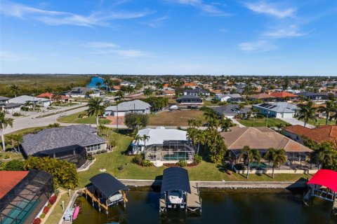 Villa ou maison à vendre à Cape Coral, Floride: 3 chambres, 142.14 m2 № 2024396 - photo 30
