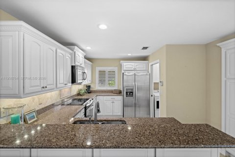 Villa ou maison à vendre à Cape Coral, Floride: 3 chambres, 142.14 m2 № 2024396 - photo 13