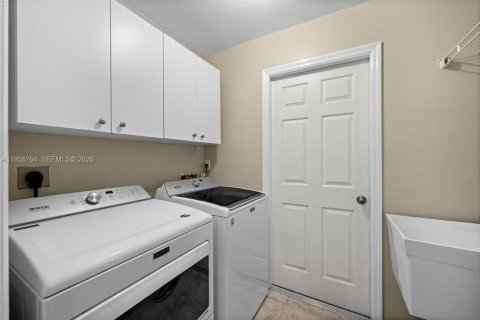 Villa ou maison à vendre à Cape Coral, Floride: 3 chambres, 142.14 m2 № 2024396 - photo 24