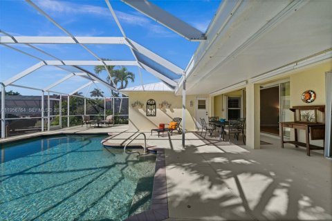 Villa ou maison à vendre à Cape Coral, Floride: 3 chambres, 142.14 m2 № 2024396 - photo 27