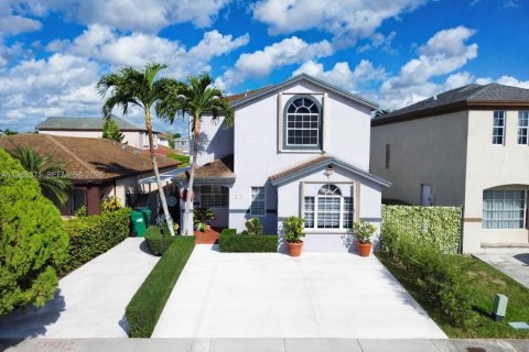 Дом в Майами, Флорида 3 спальни, 148.27м2 № 2050634